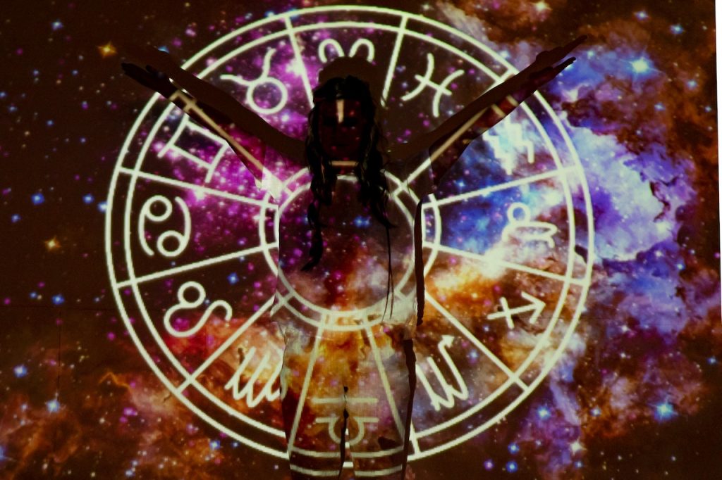 De las Estrellas a Tu Vida: Explorando la Astrología en Profundidad